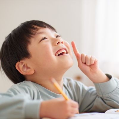 Junge mit Frage Junge mit Frage